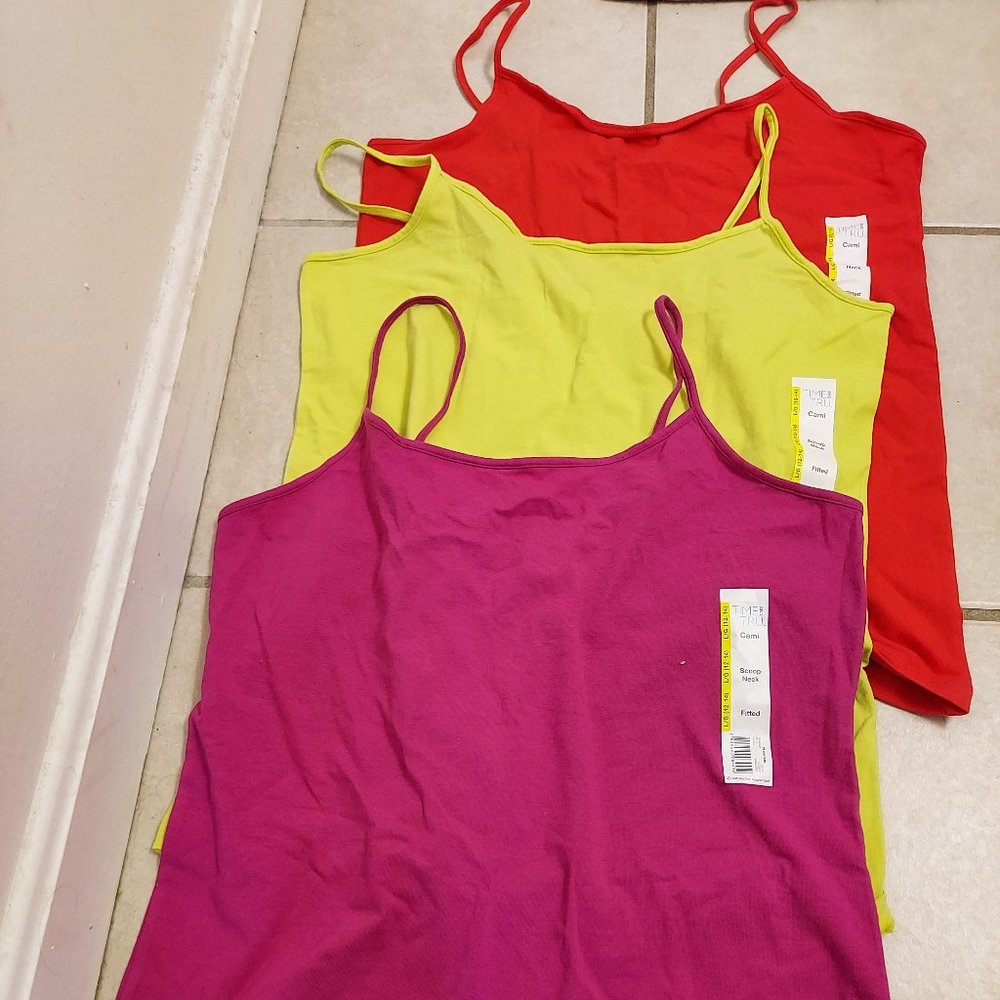 Time and Tru Tank Bundle NWT